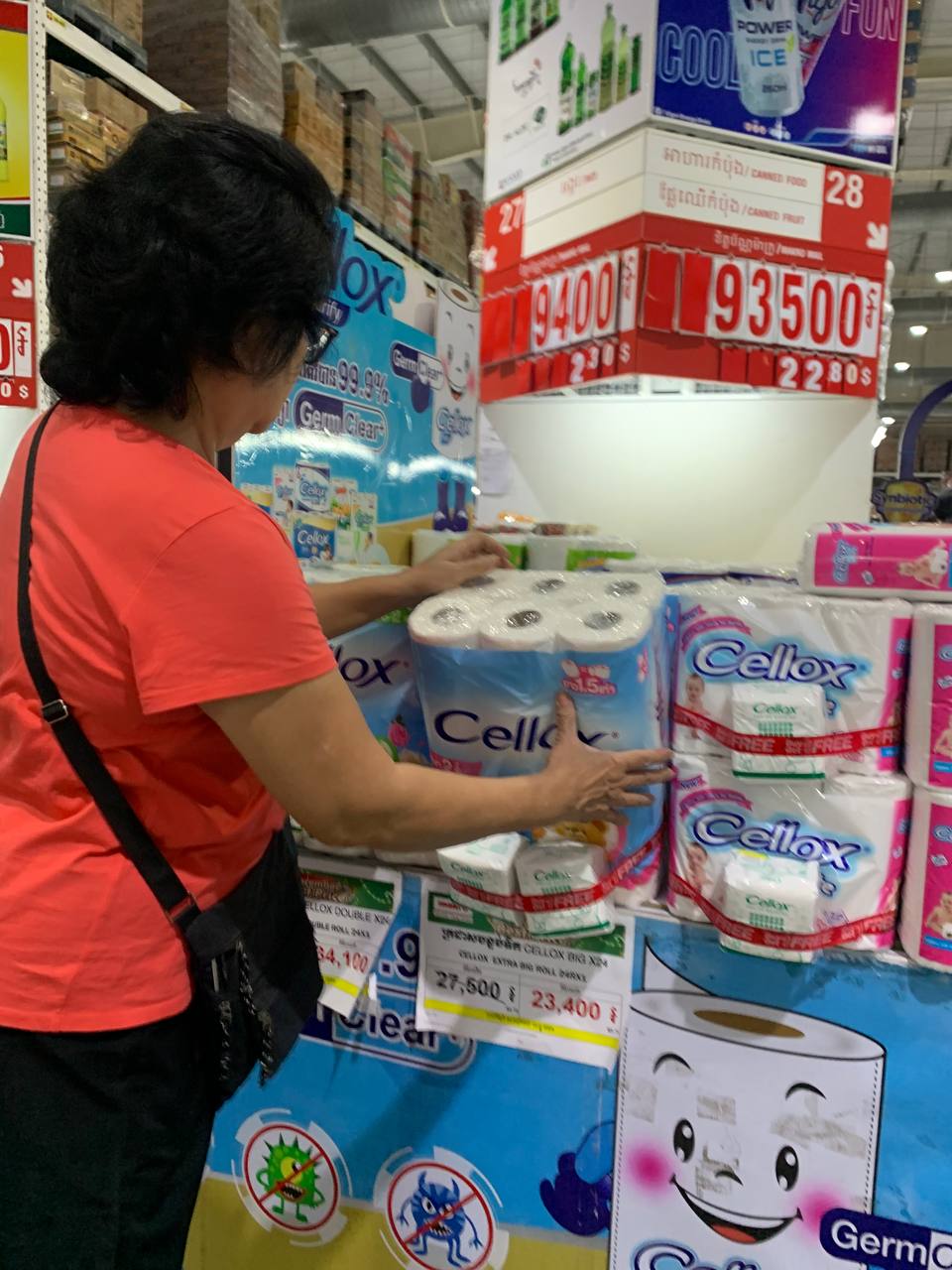 Da Houg Heng's modern trade team enhances product visibility at Makro